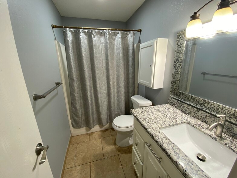 Guest Bath - 810 W La Quinta Dr