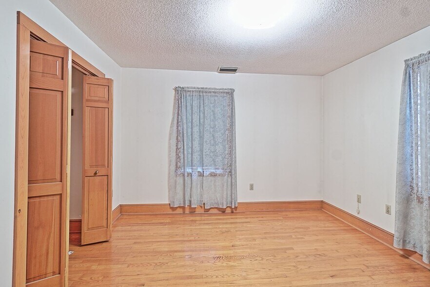 Building Photo - 1129 N Colony Rd