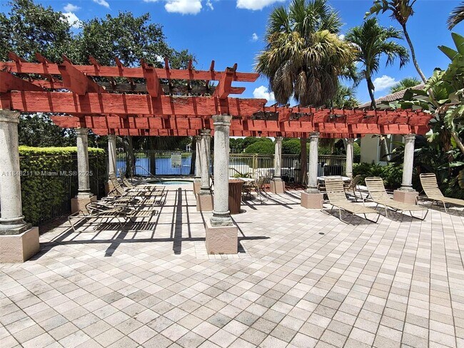 Building Photo - 2586 Centergate Dr