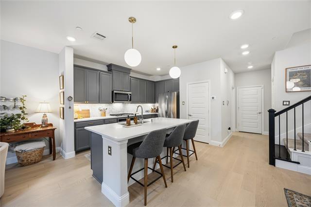 Building Photo - 7833 Bayside Dr