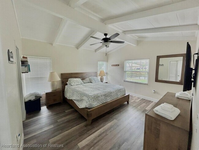 Building Photo - 120 Happiness Ave