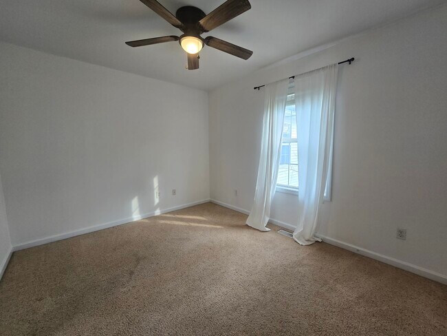 Building Photo - 2723 Mollys Ct