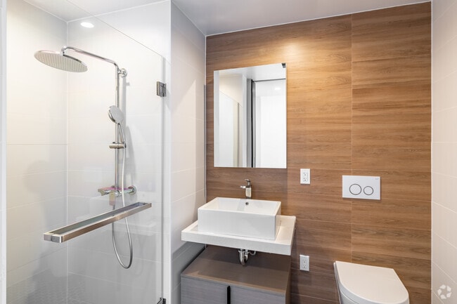 2BR, 2BA - 748SF - Bathroom - Forten