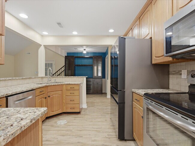 Building Photo - 9437 Fairmead Dr