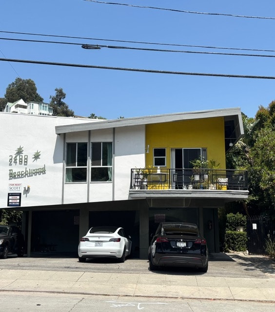 Building Photo - 2488 Beachwood Dr