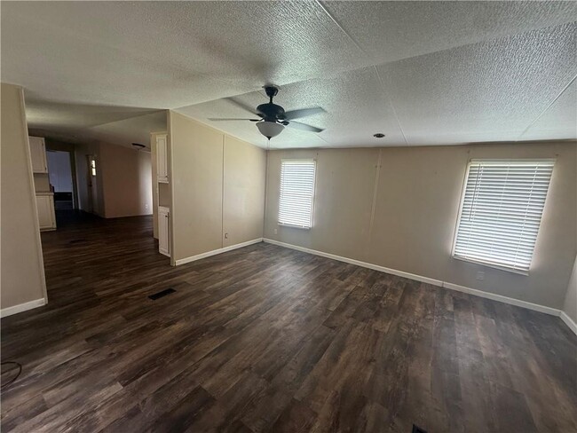 Building Photo - 186 N Wren Ln