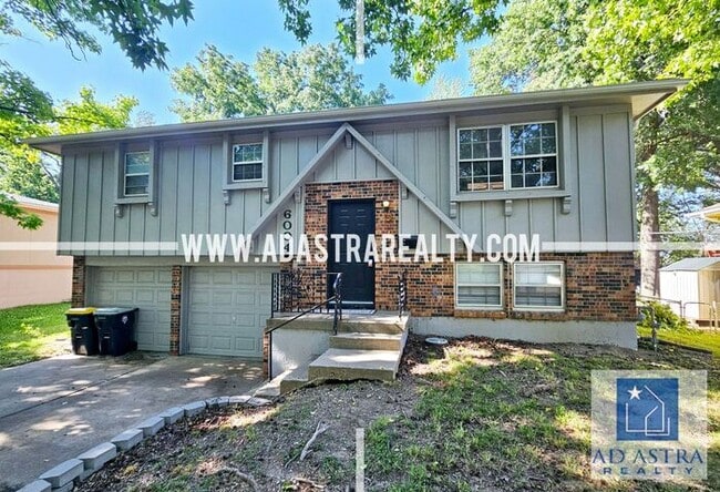 Building Photo - Updated 3 Bed 2 Bath Home in Kansas City-Coming SOON!!