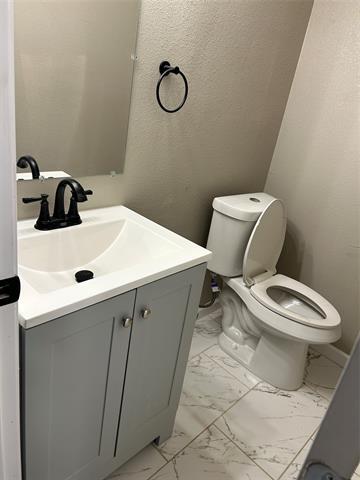 Building Photo - 2815 Hedgerow Dr