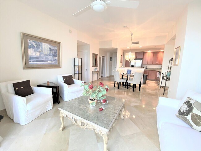 Building Photo - 801 S Olive Ave