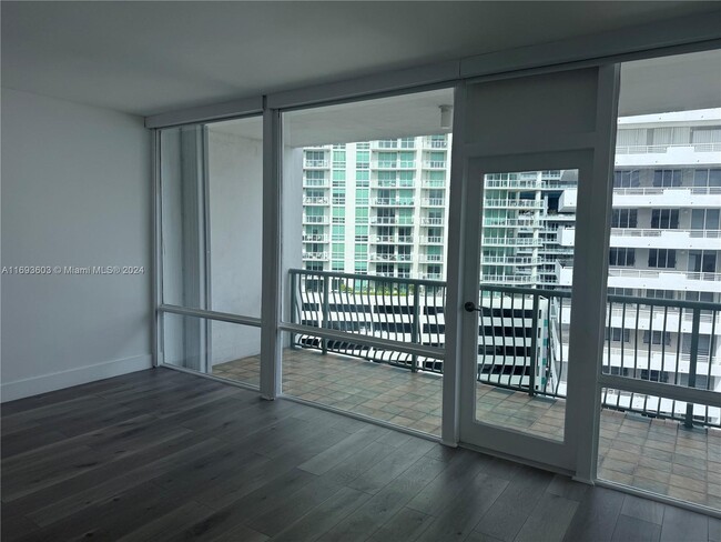 Building Photo - 1408 Brickell Bay Dr