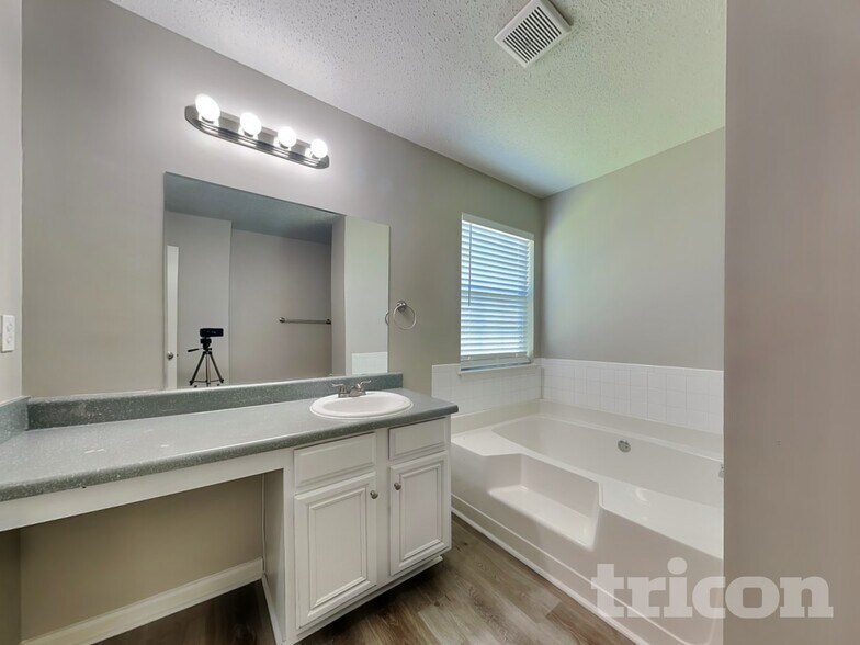 Building Photo - 4615 Derby Loop