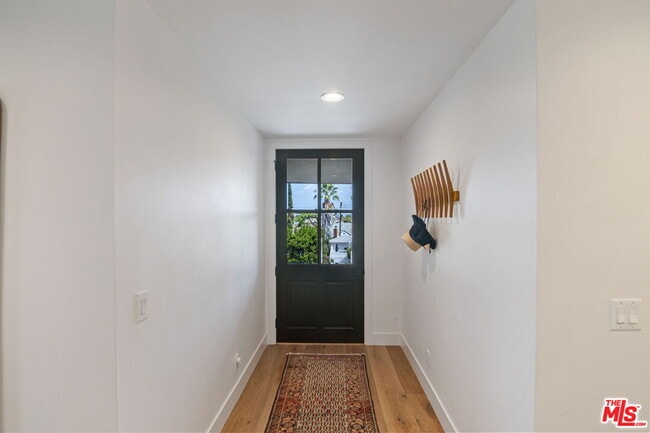 Building Photo - 5664 Coliseum St