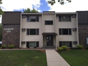 Building Photo - Two Bedroom, One Bathroom
