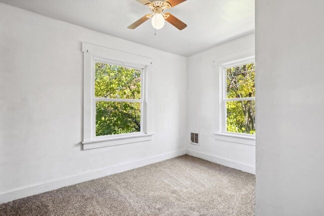 Building Photo - 112-114 Rockwood Ave - 114