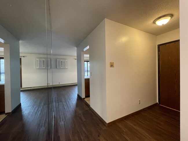 Building Photo - 5607 Green Cir Dr