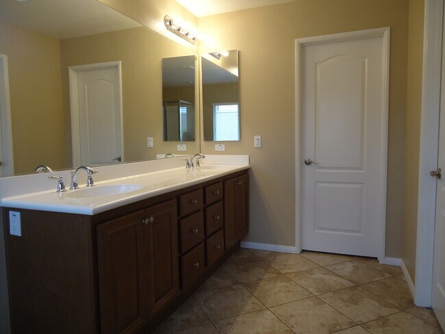 Building Photo - GORGEOUS TWO STORY HOME IN GRANITE HILLS 4 BR, 2.5 BA, 2 CAR GAR