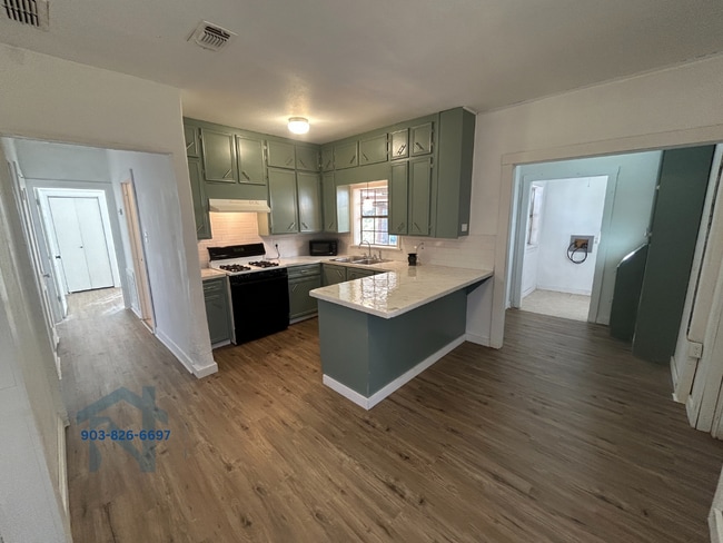 Building Photo - 502 Jefferson Pl