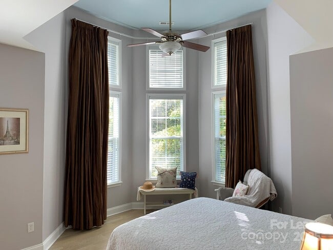 Building Photo - 9033 Rosalyn Glen Rd