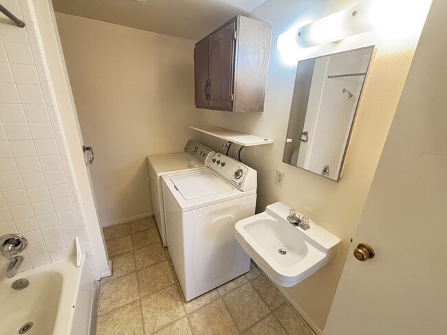 Building Photo - 258 N 400 W