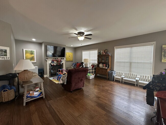 Building Photo - 2424 Calendula Rd