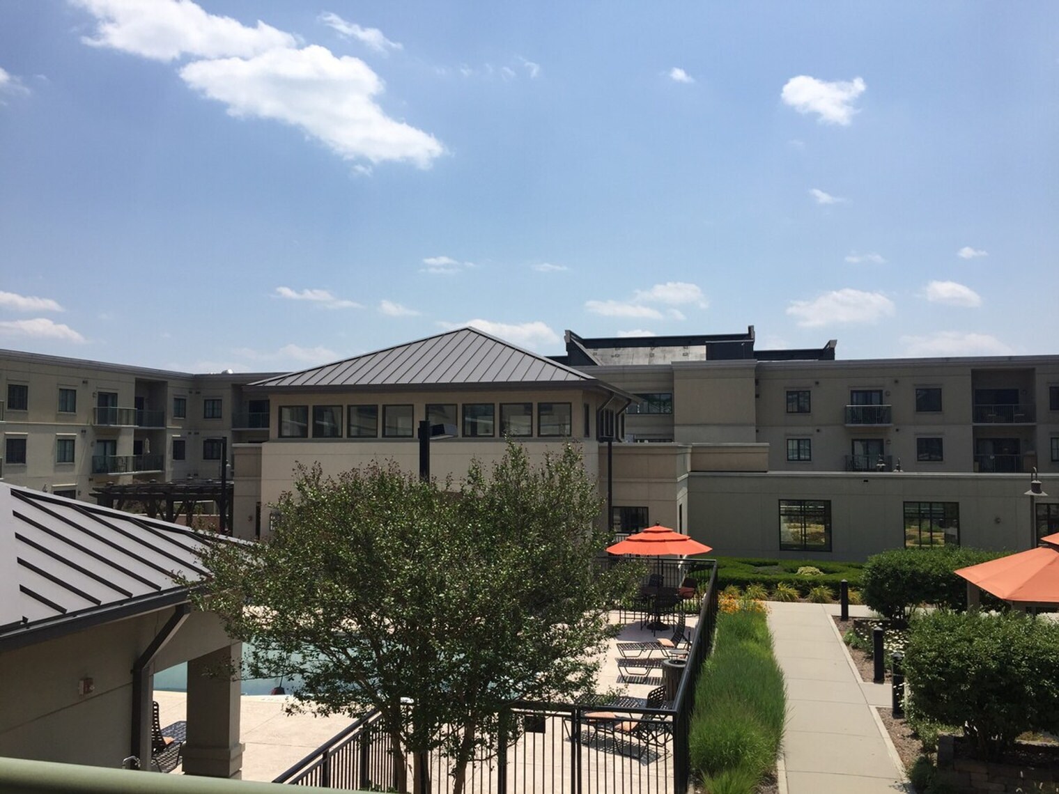 Building Photo - 3920 Sharon Rd