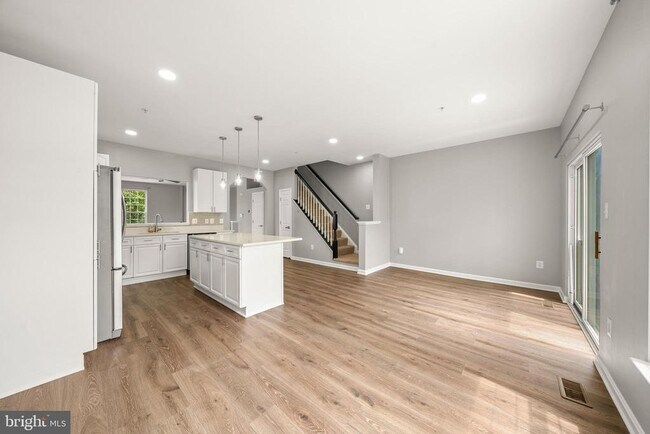 Building Photo - 154 Fieldstone Ct