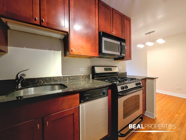 Building Photo - 625 W Wrightwood Ave