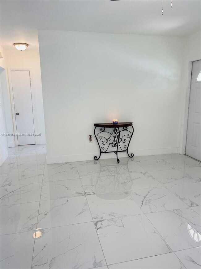 Building Photo - 3175 SW 27th Terrace