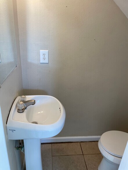 Building Photo - 3329 Golden Dr