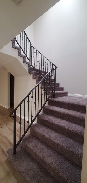 Building Photo - 1614 W 146th St