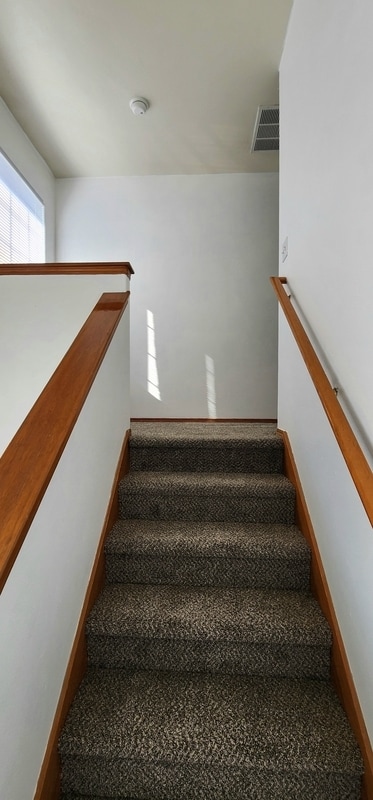 Building Photo - 1326 S Skyline Dr