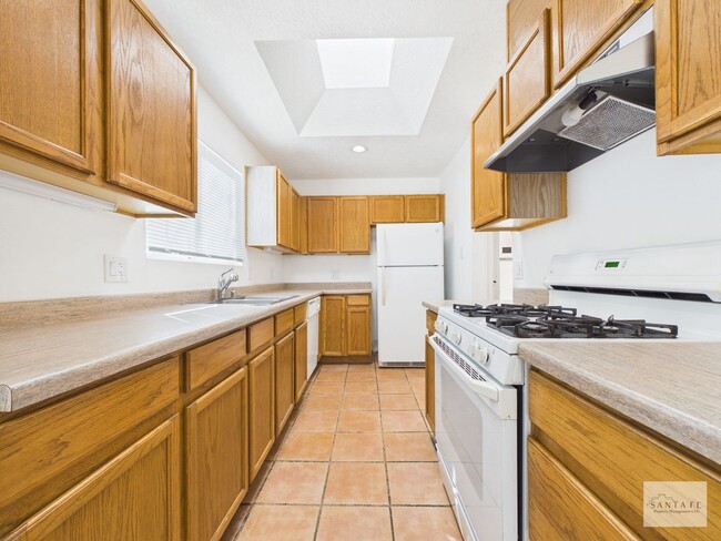 Building Photo - Single Family Home Available Now!