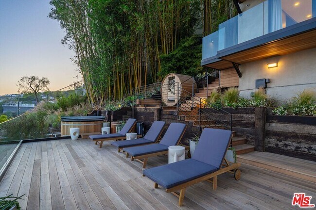 Building Photo - 8800 Hollywood Blvd