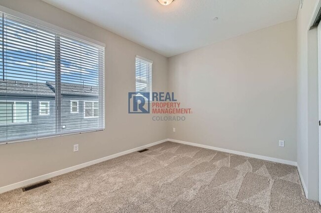 Building Photo - 1759 Peak Lp