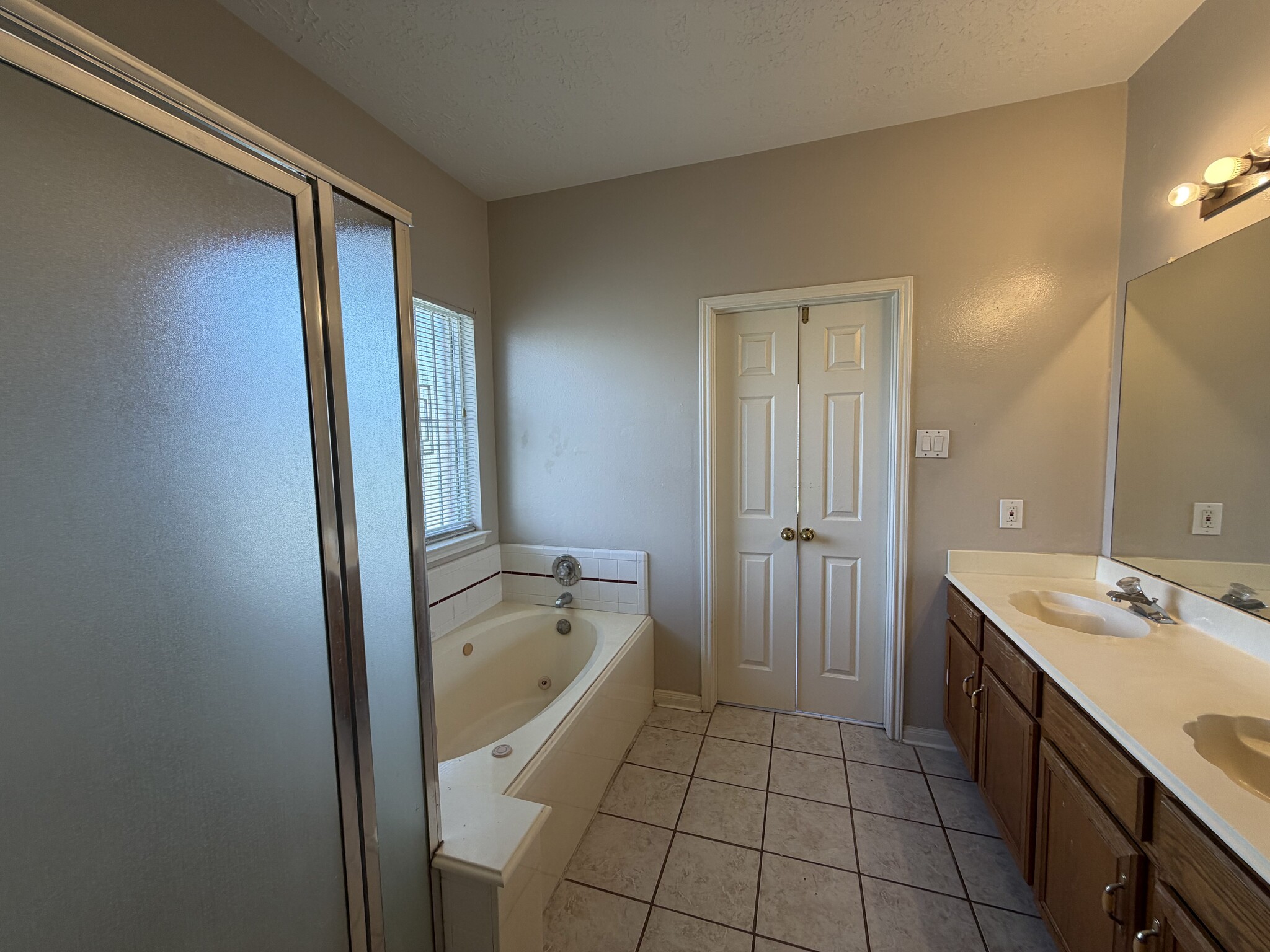 Building Photo - 13403 Agarita Ln