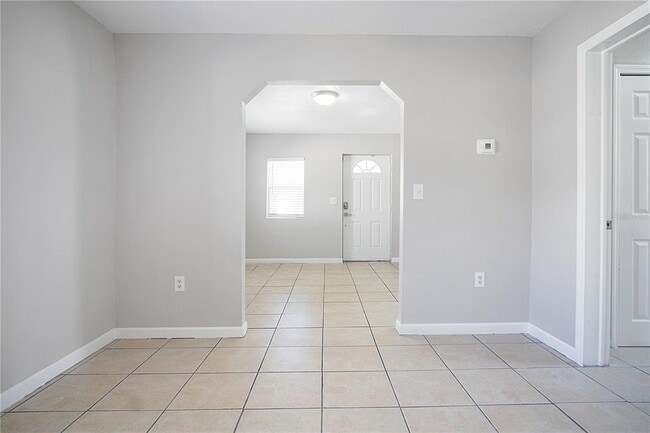 Building Photo - 1205 Ave F