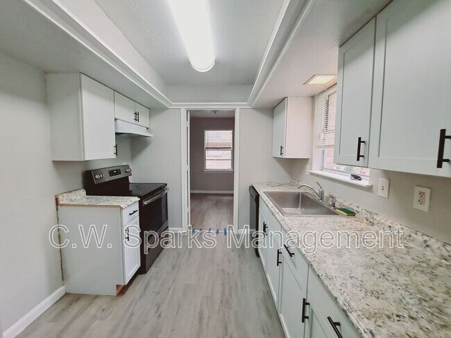 Building Photo - 633 Rutgers Dr