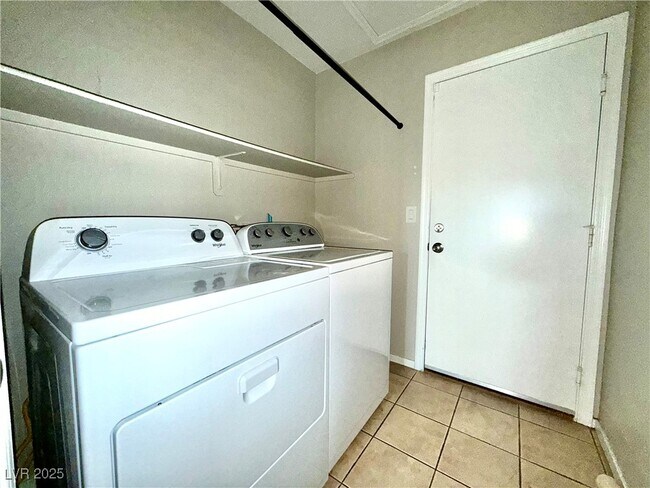 Building Photo - 923 Hollandsworth Ave