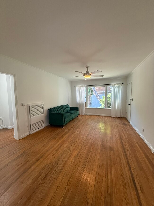 Building Photo - 11610 Oxnard St