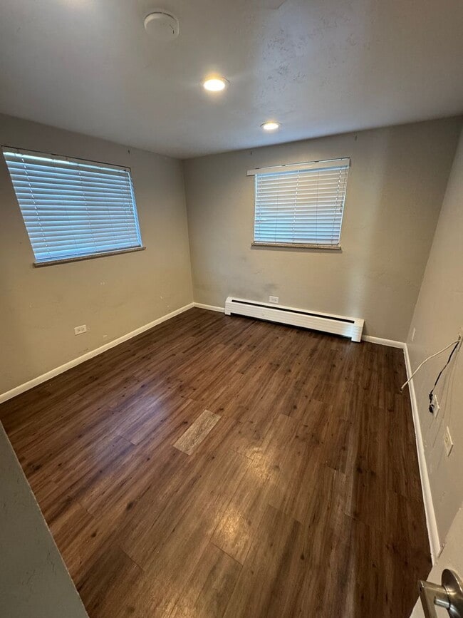 Building Photo - Remodeled 2 Bed, 1 Bath Condo in the Goldsmith Neighborhood!