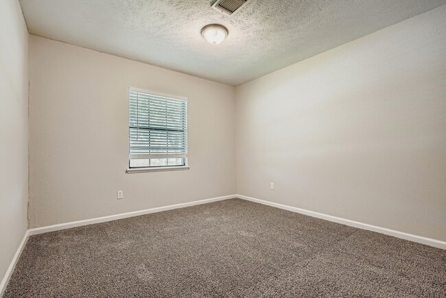 Building Photo - 226 Tara Plantation Dr