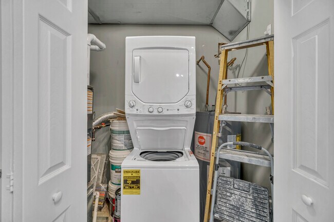 Building Photo - 4908 W Byron St