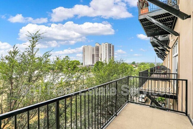Building Photo - 648 Riverside Drive