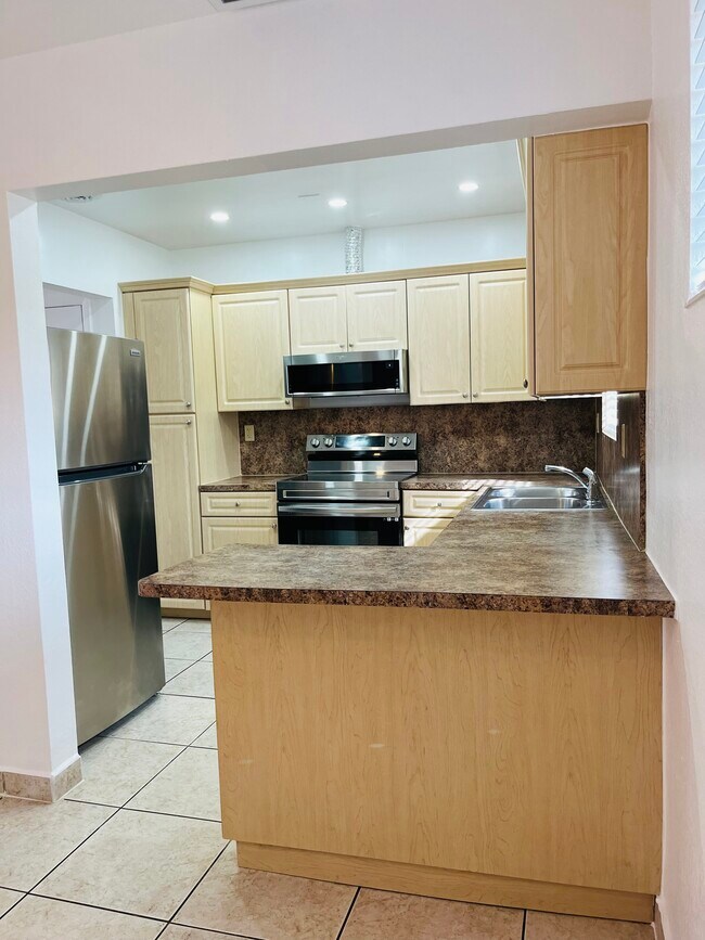 Kitchen - 415 E 10th St