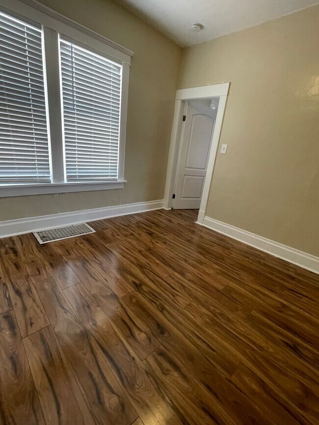 Building Photo - Hoagland Ogden Duplex