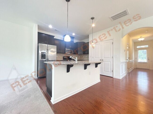 Building Photo - Beautiful 2 Story 3 Bedroom End Unit Townh...