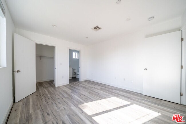 Building Photo - 5746 Elmer Ave