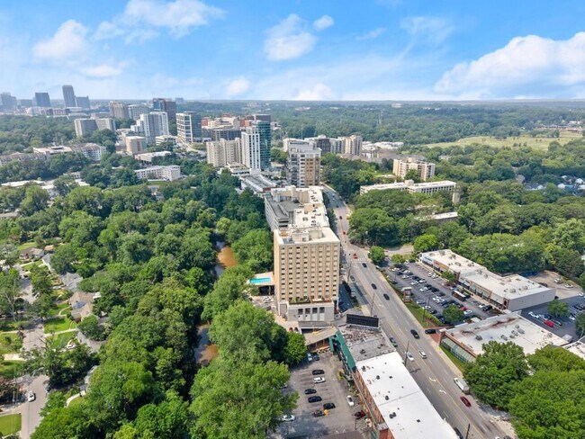 Building Photo - 2285 Peachtree Rd NE