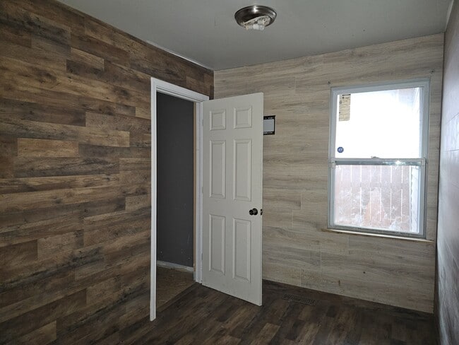 Building Photo - 4009 Oliver Ave