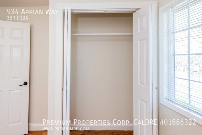 Building Photo - 934 Appian Way